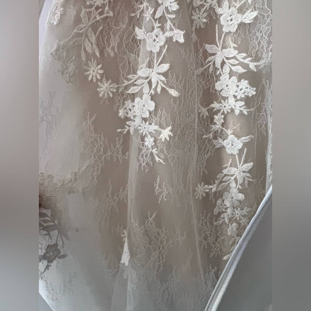 NWOT Romantic a-line Wedding dress unaltered - Picture 7 of 8